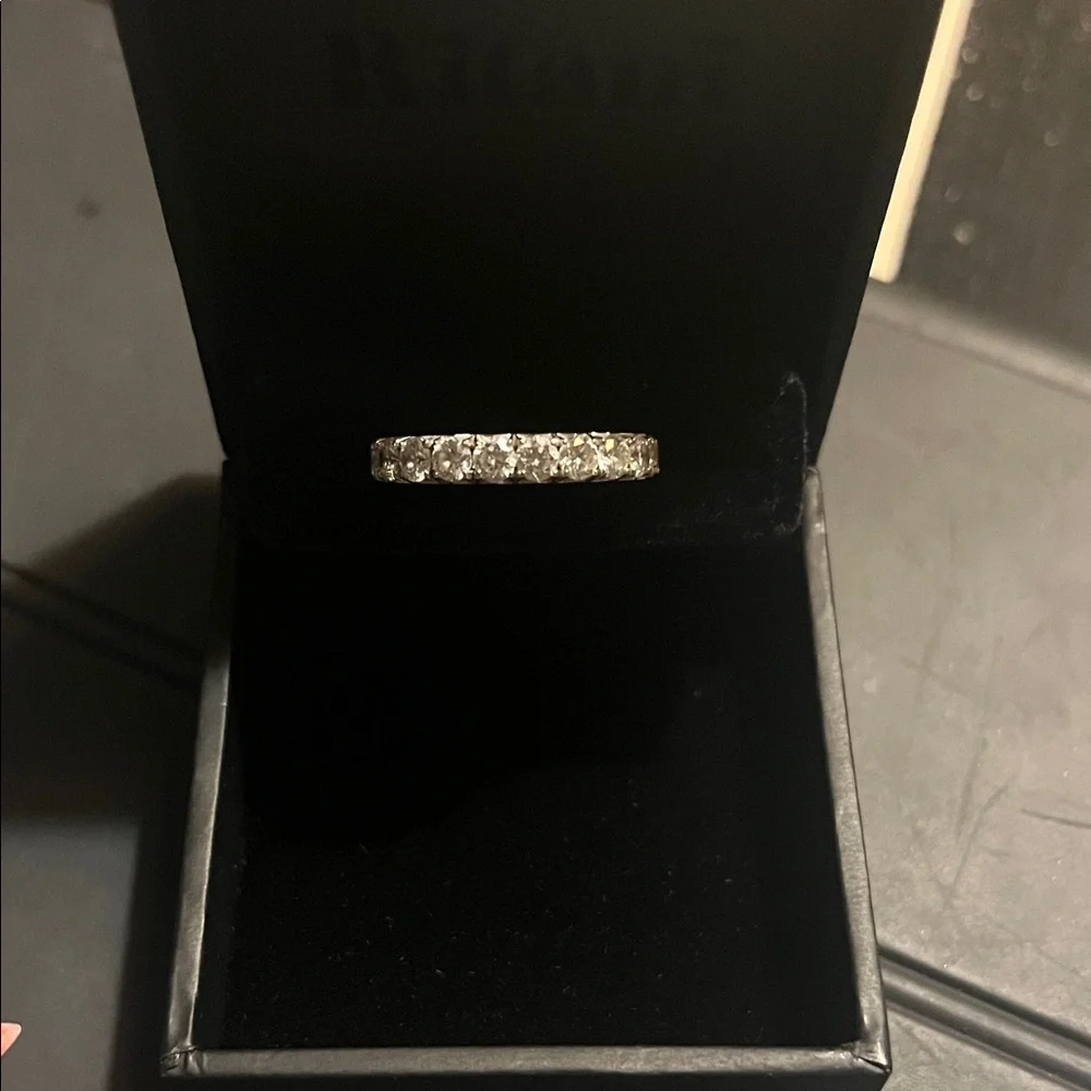 Elegant Diamond Band, size 6 - Picture 1 of 3